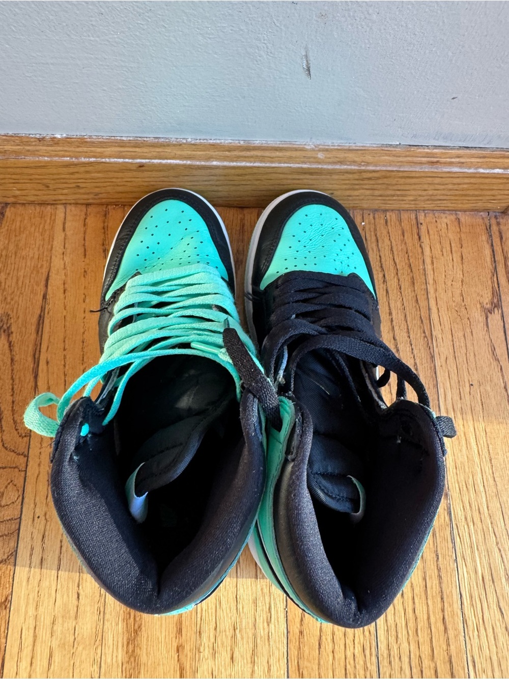 Air Jordan 1 Retro High OG Shoes Youth 6Y Black Green Glow FD1437-130 - Picture 4 of 7